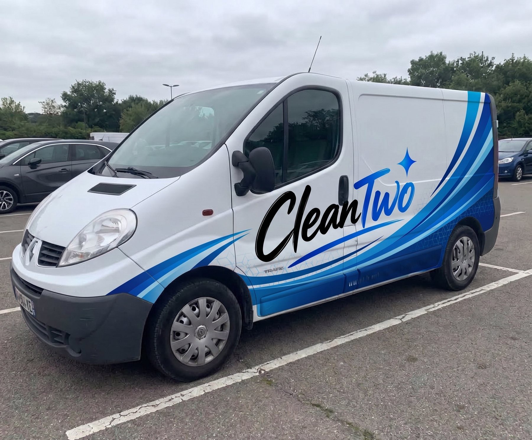 Le véhicule utilitaire CleanTwo habillé aux couleurs de la marque